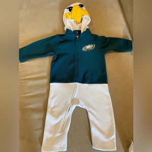 Philadelphia Eagles zip up fleece jump suit. Size :18 months